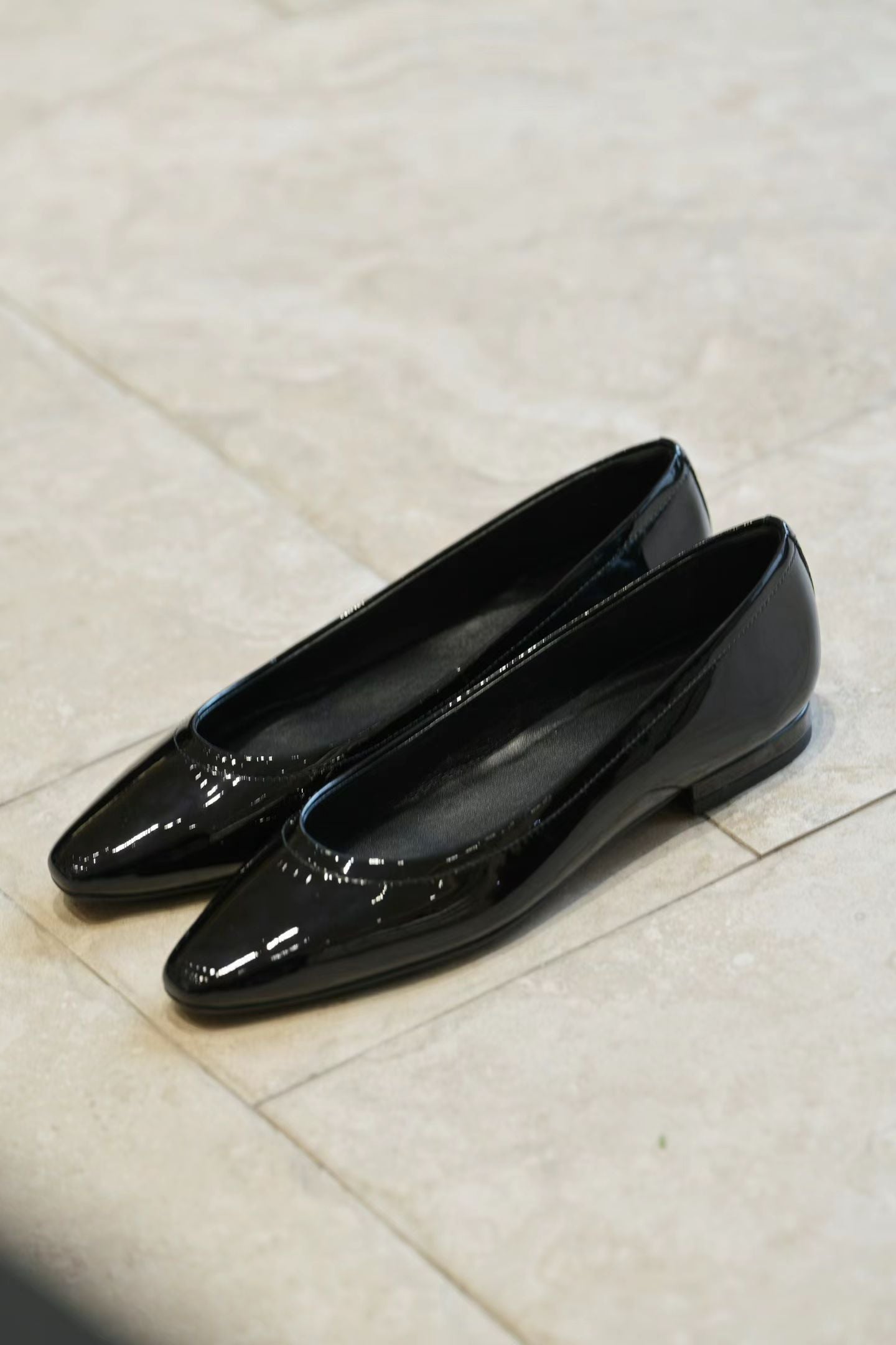 Glossy Leather Pointed Toe Flats