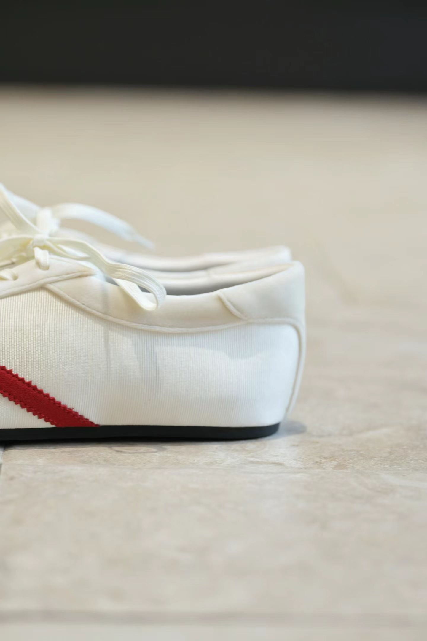 Retro Contrast Stripe Leather Ballet Flats