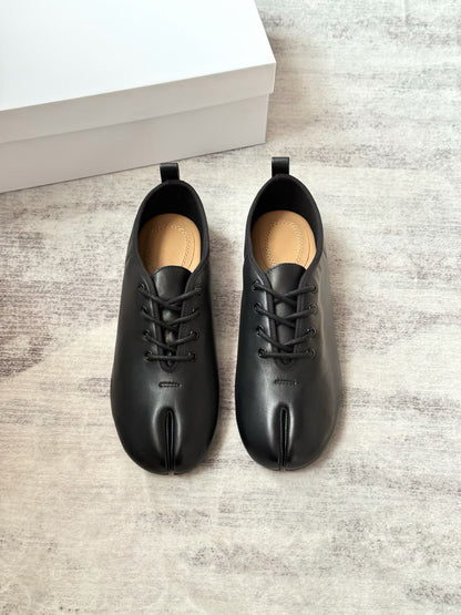 Split-Toe Leather Tabi Flats