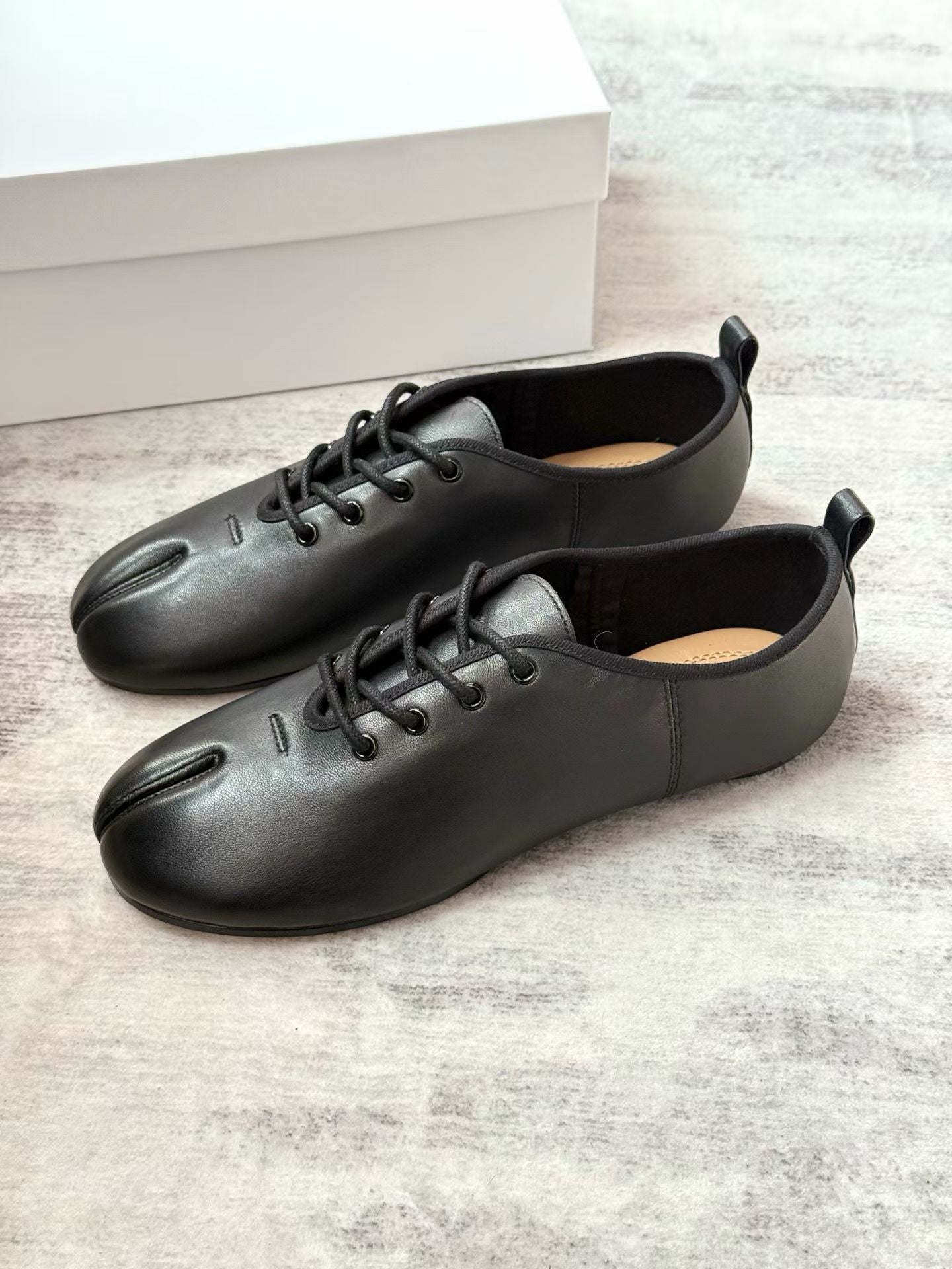 Split-Toe Leather Tabi Flats
