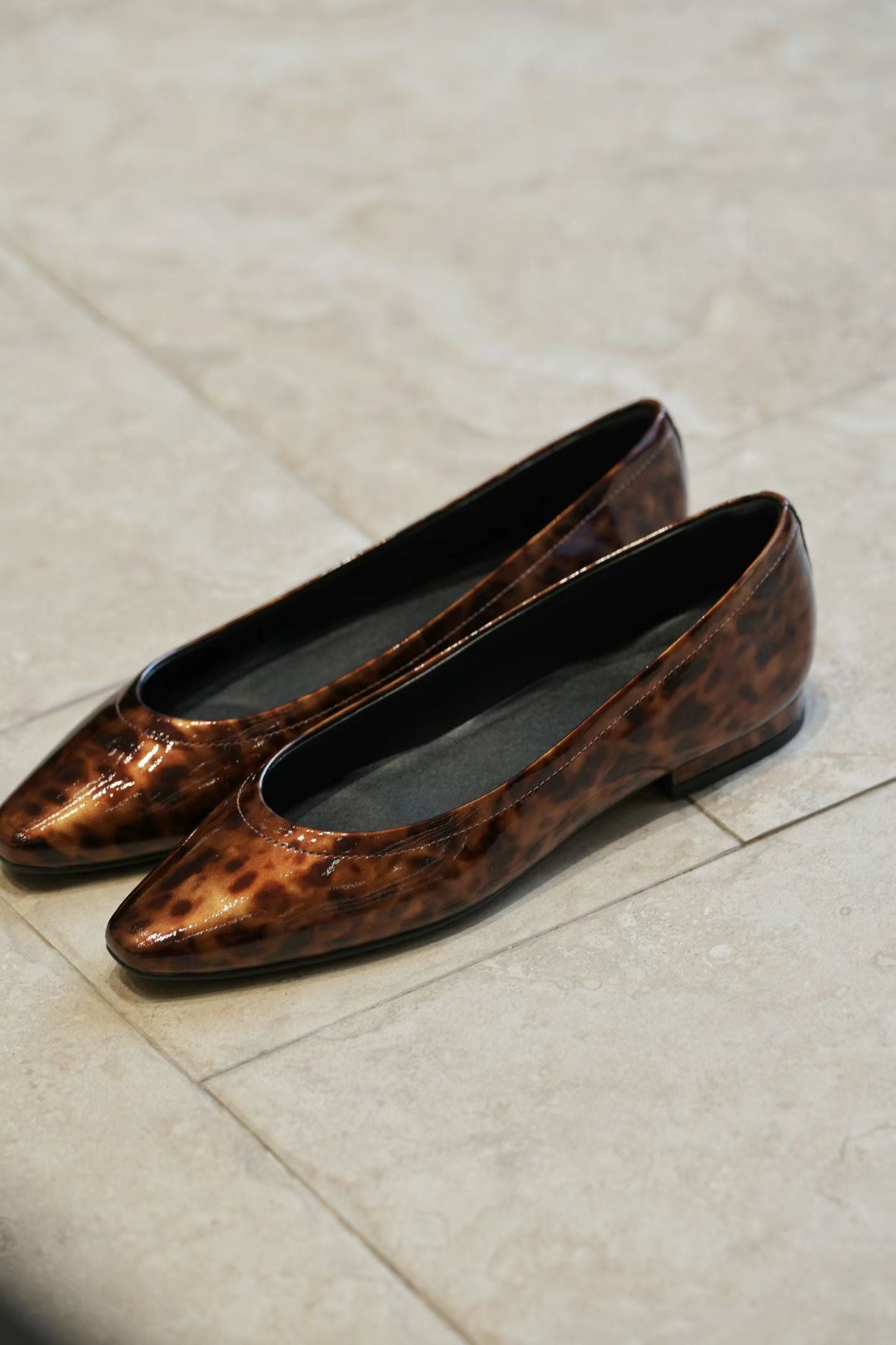 Glossy Leather Pointed Toe Flats