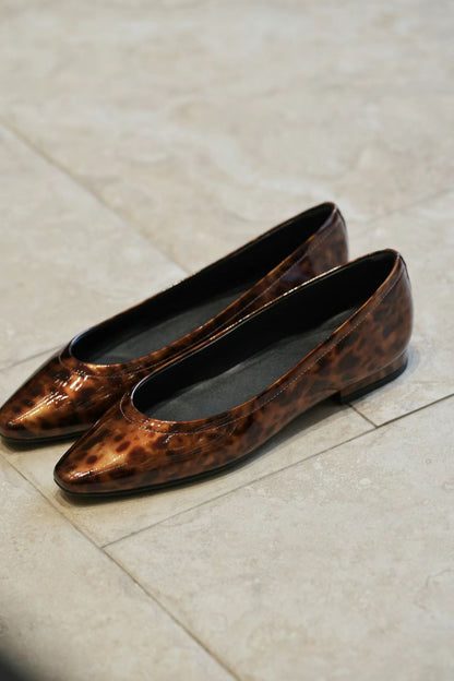 Glossy Leather Pointed Toe Flats
