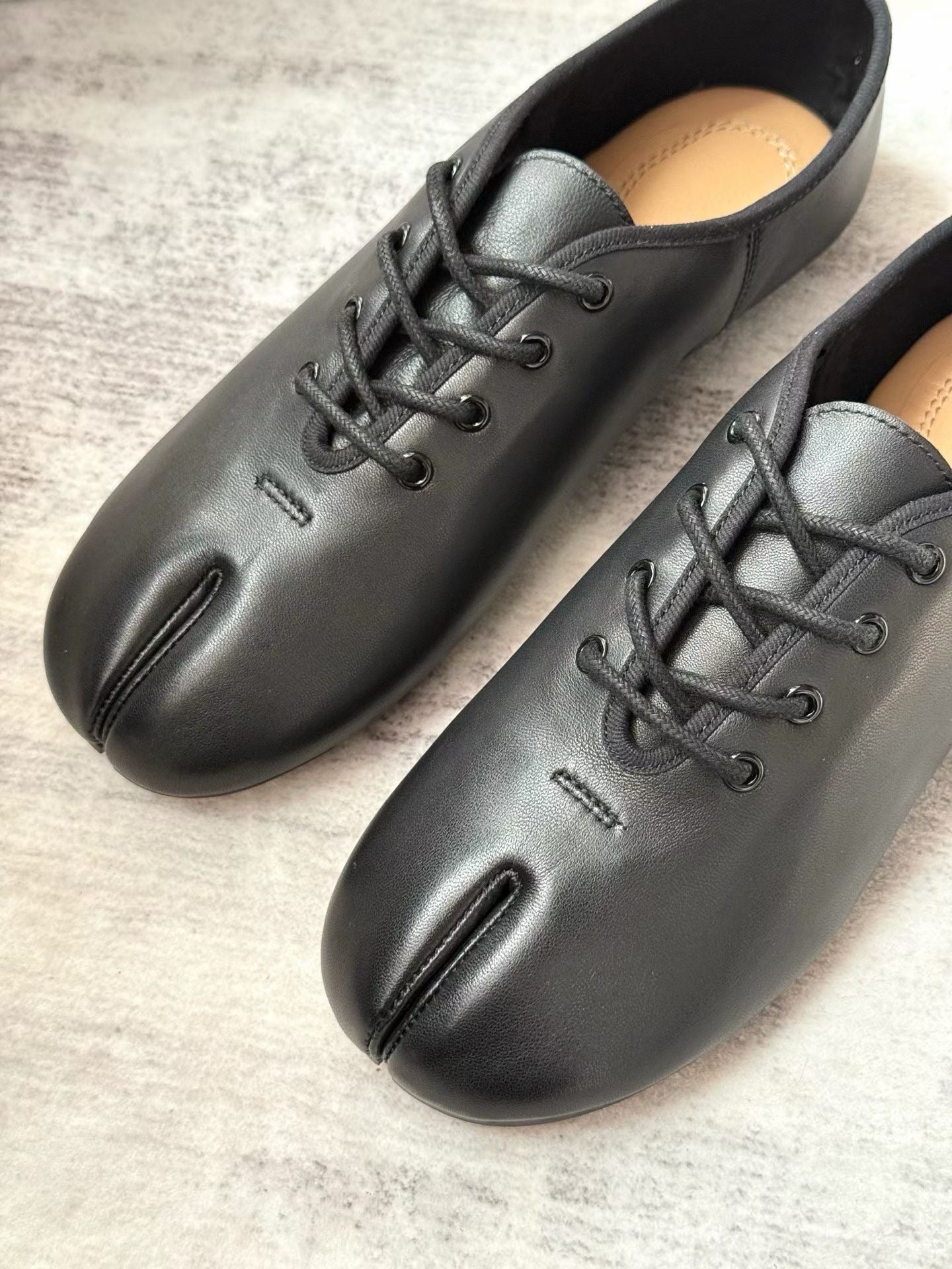 Split-Toe Leather Tabi Flats