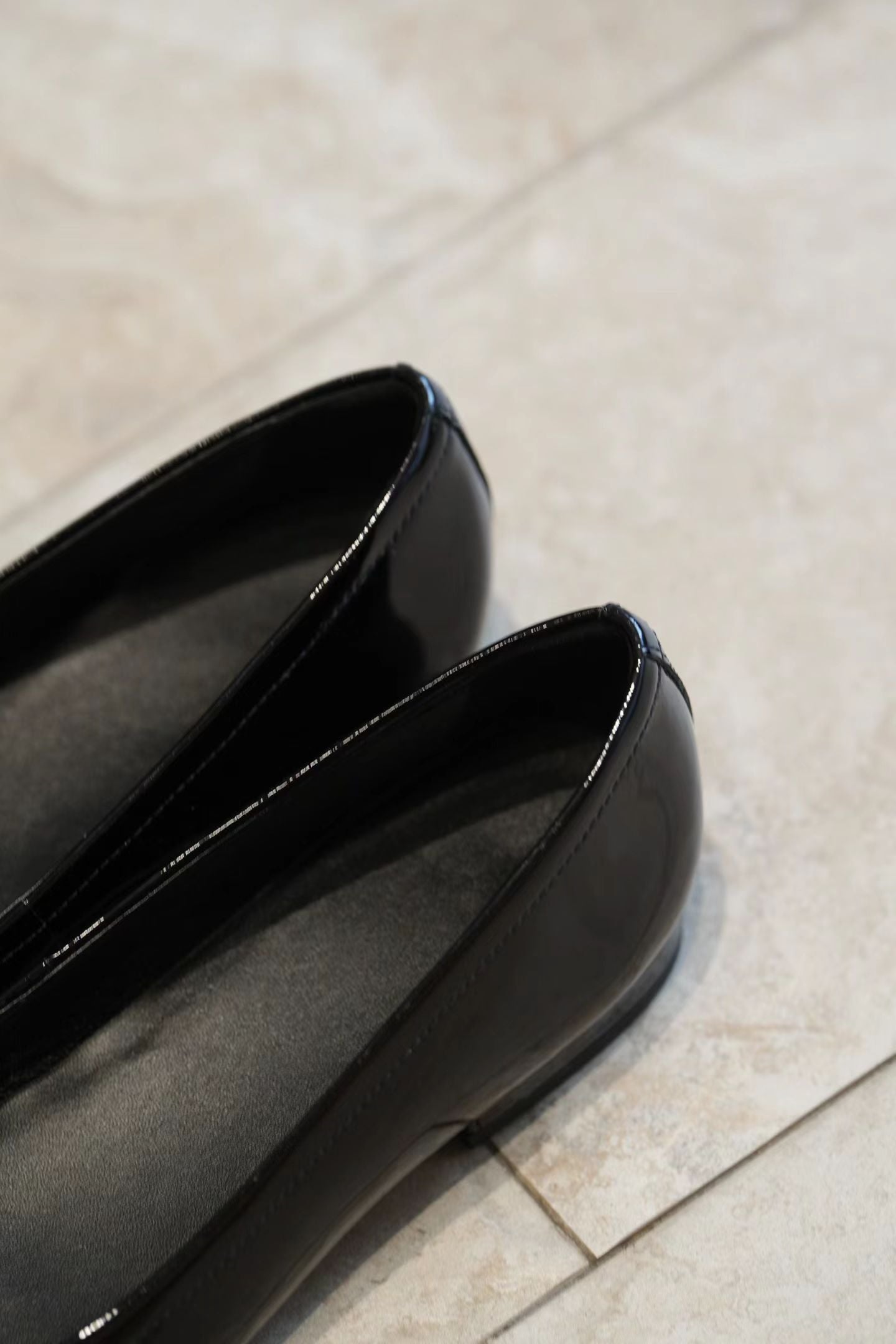 Glossy Leather Pointed Toe Flats