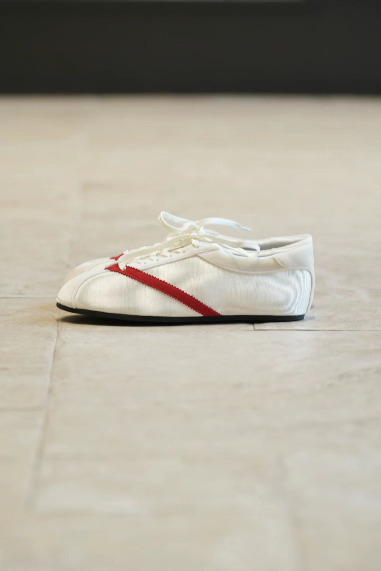 Retro Contrast Stripe Leather Ballet Flats