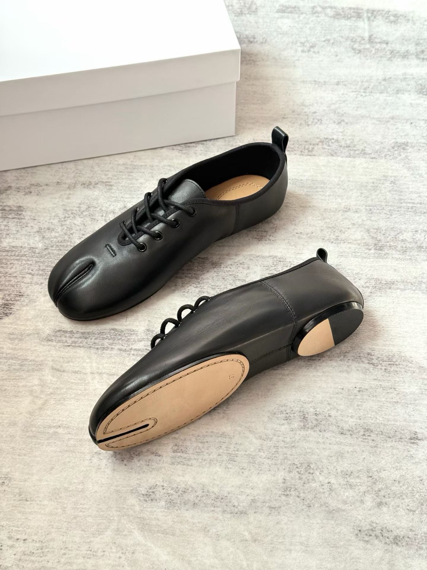 Split-Toe Leather Tabi Flats